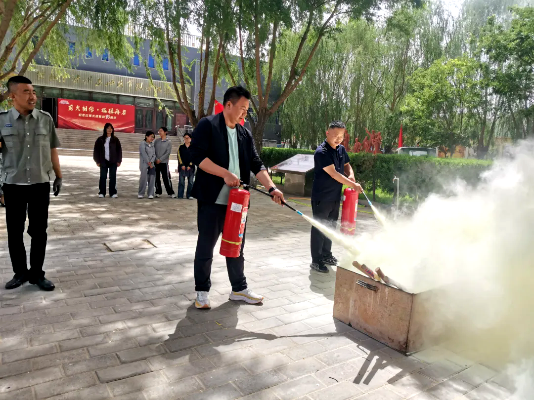 蘭州分中心為高金城烈士紀念館開展安全生產月宣傳培訓暨消防演練活動